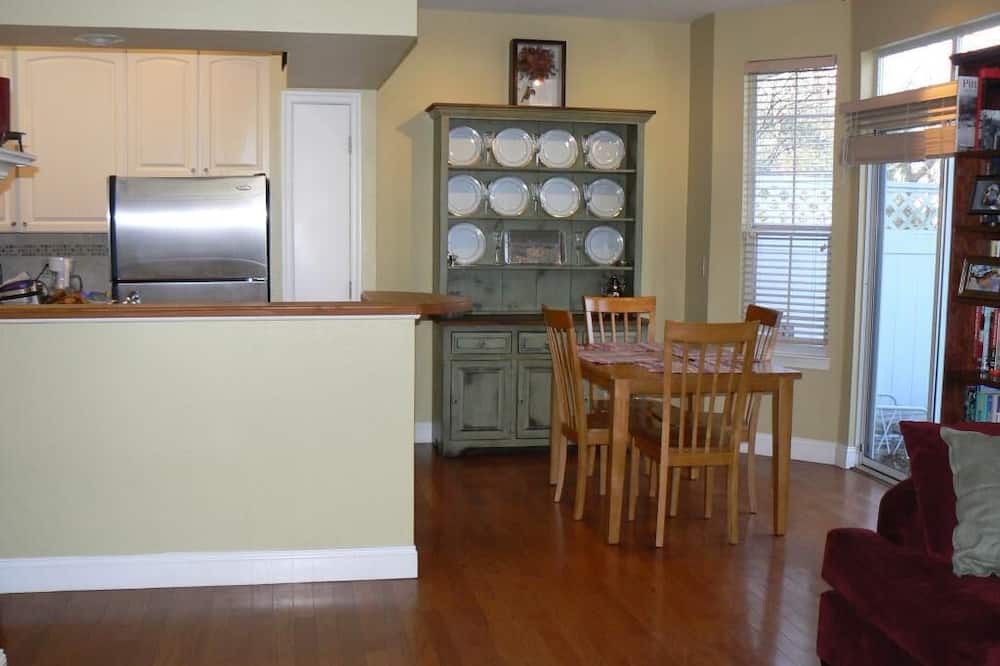 Photo of Kitchen in Pluckemin