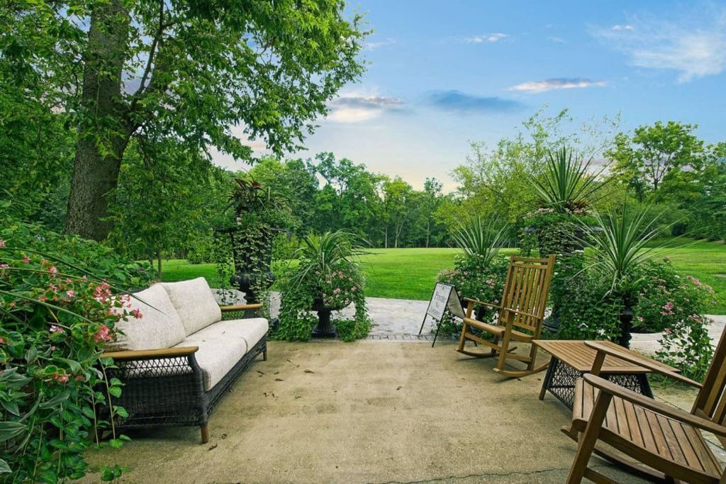 Photo of Outdoor in Elizabethtown