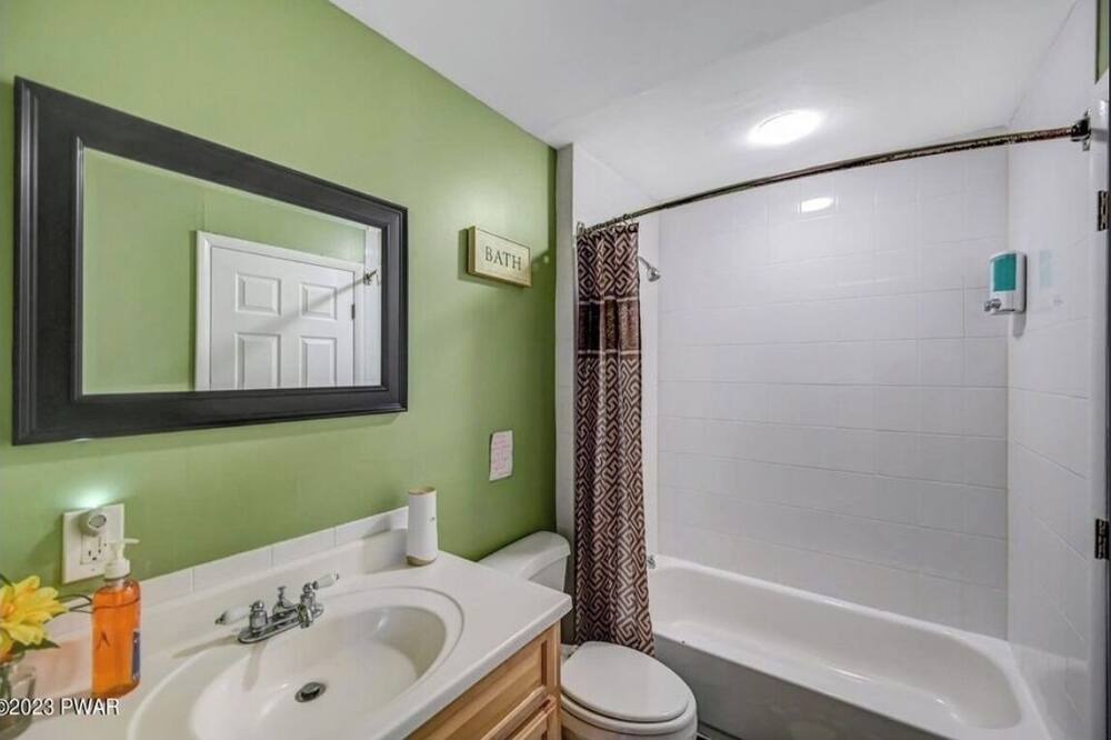 Photo of Bathroom in Lackawaxen
