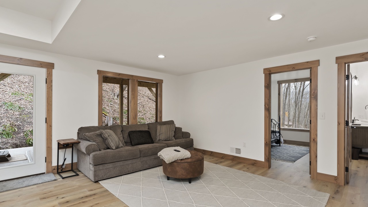 Photo of Livingroom in James Creek