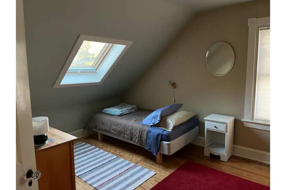 Photo of Bedroom in Moylan
