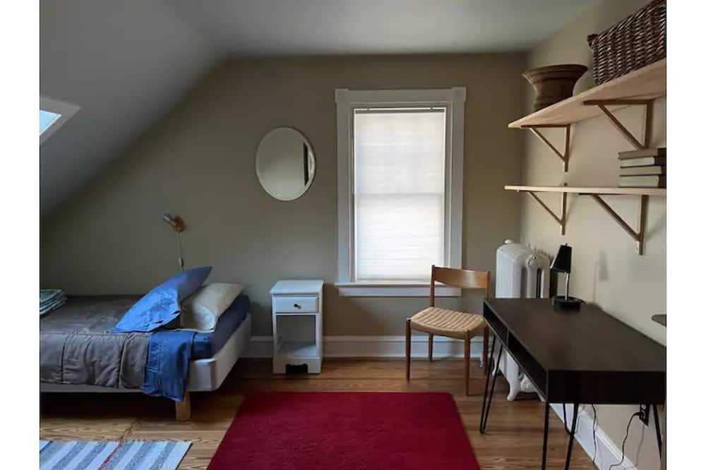 Photo of Bedroom in Moylan