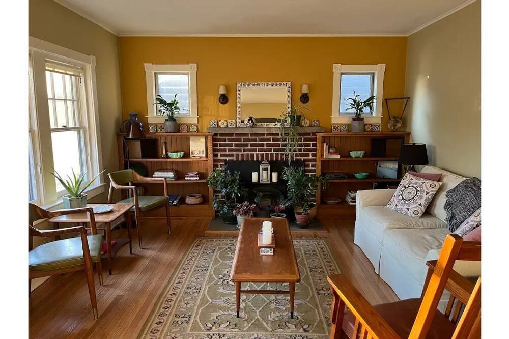Photo of Livingroom in Moylan