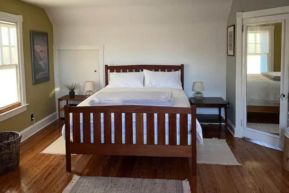 Photo of Bedroom in Moylan