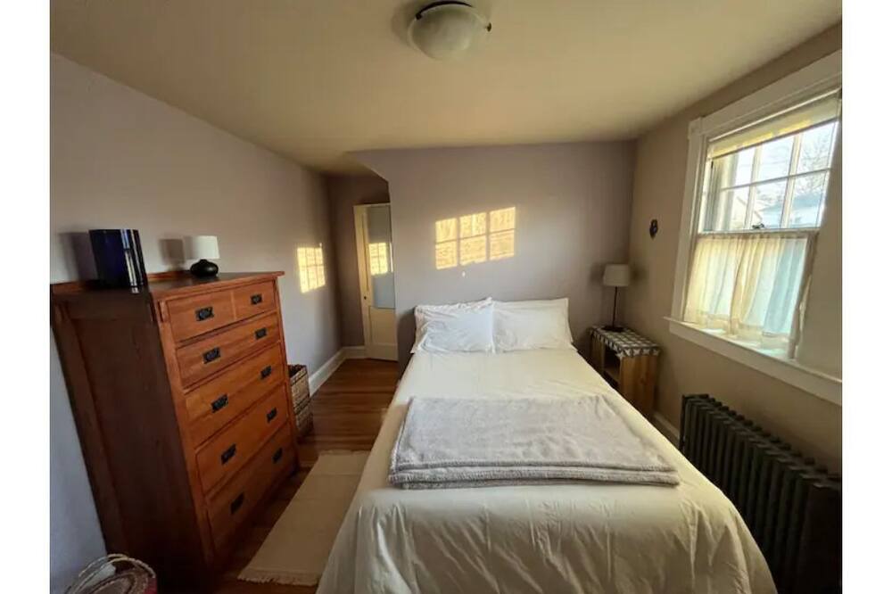 Photo of Bedroom in Moylan