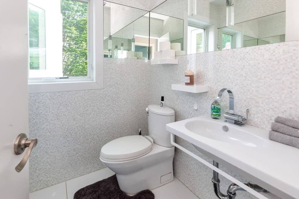 Photo of Bathroom in Piermont