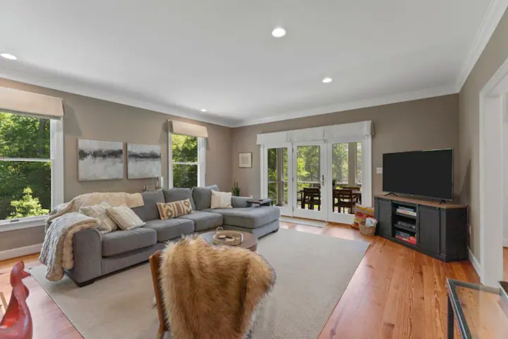 Photo of Livingroom in Weems