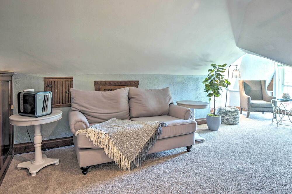 Photo of Livingroom in Historic Downtown Bedford