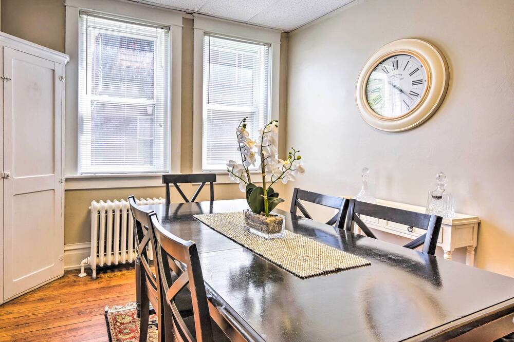 Photo of Livingroom in Historic Downtown Bedford