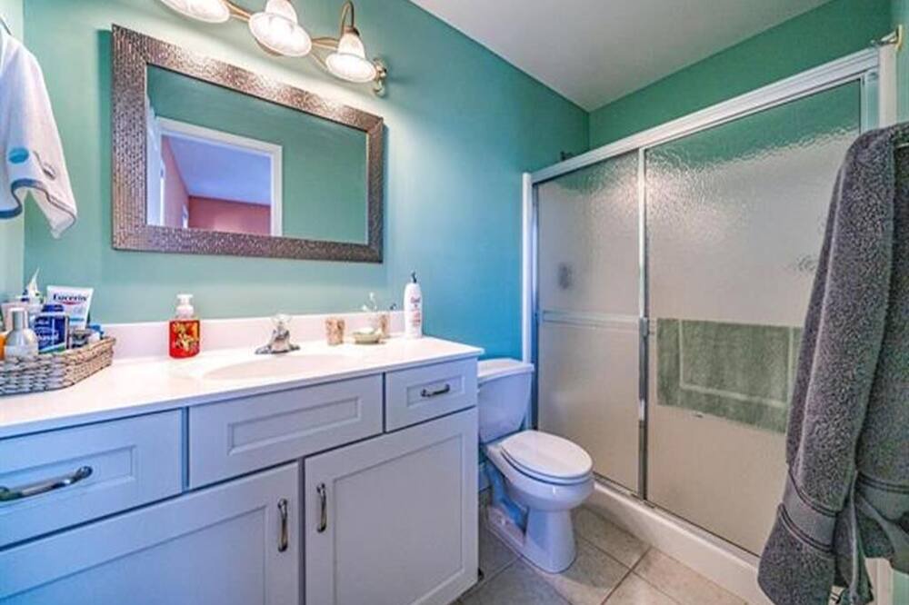 Photo of Bathroom in Townsend's Inlet