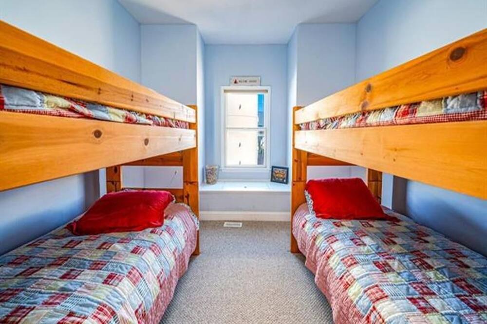 Photo of Bedroom in Townsend's Inlet