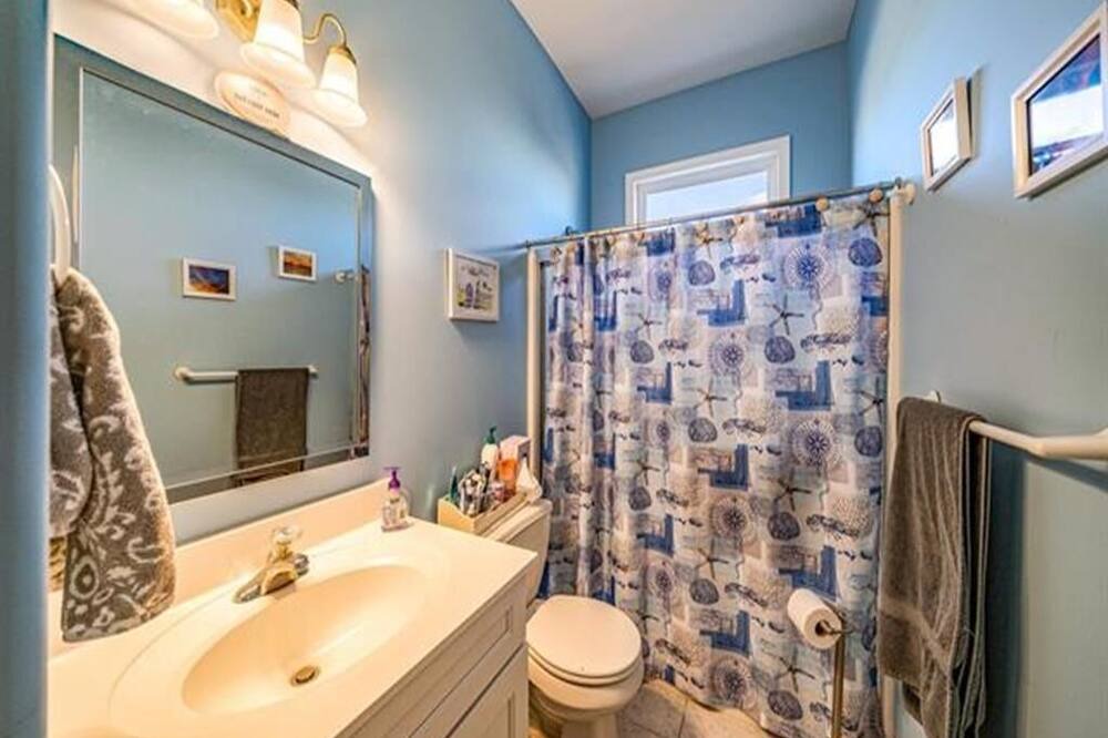 Photo of Bathroom in Townsend's Inlet