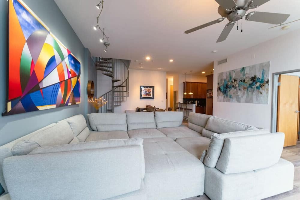 Photo of Livingroom in Ohio City