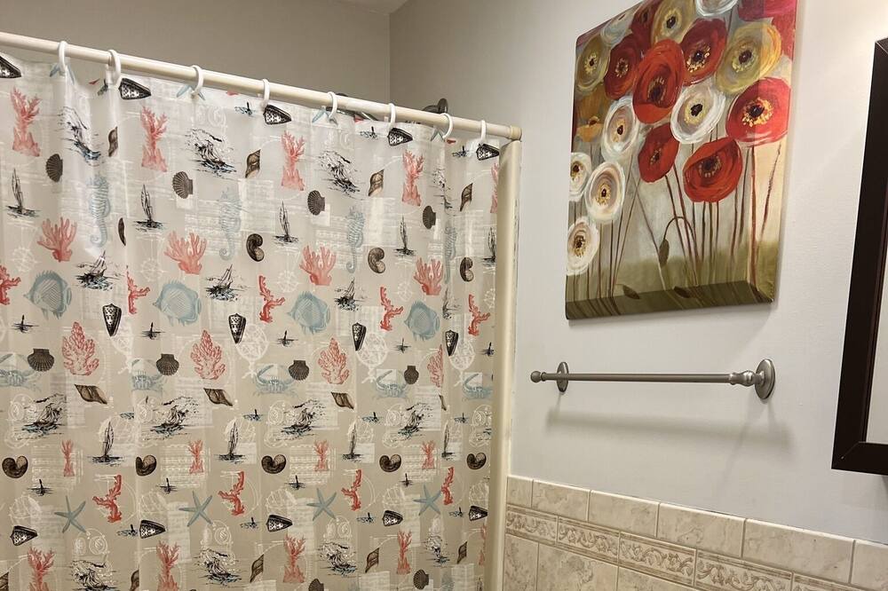 Photo of Bathroom in Green Creek