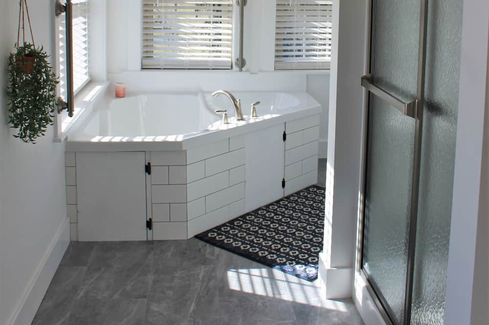 Photo of Bathroom in Earlville