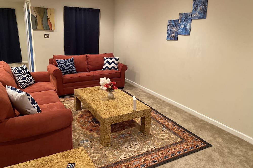 Photo of Livingroom in Menges Mills