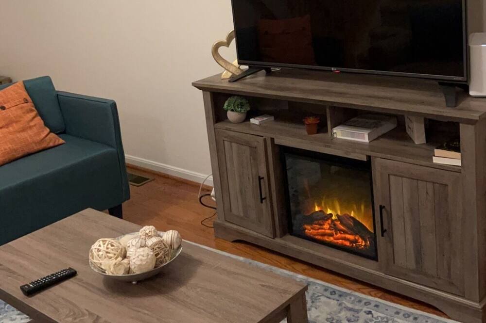 Photo of Livingroom in Menges Mills