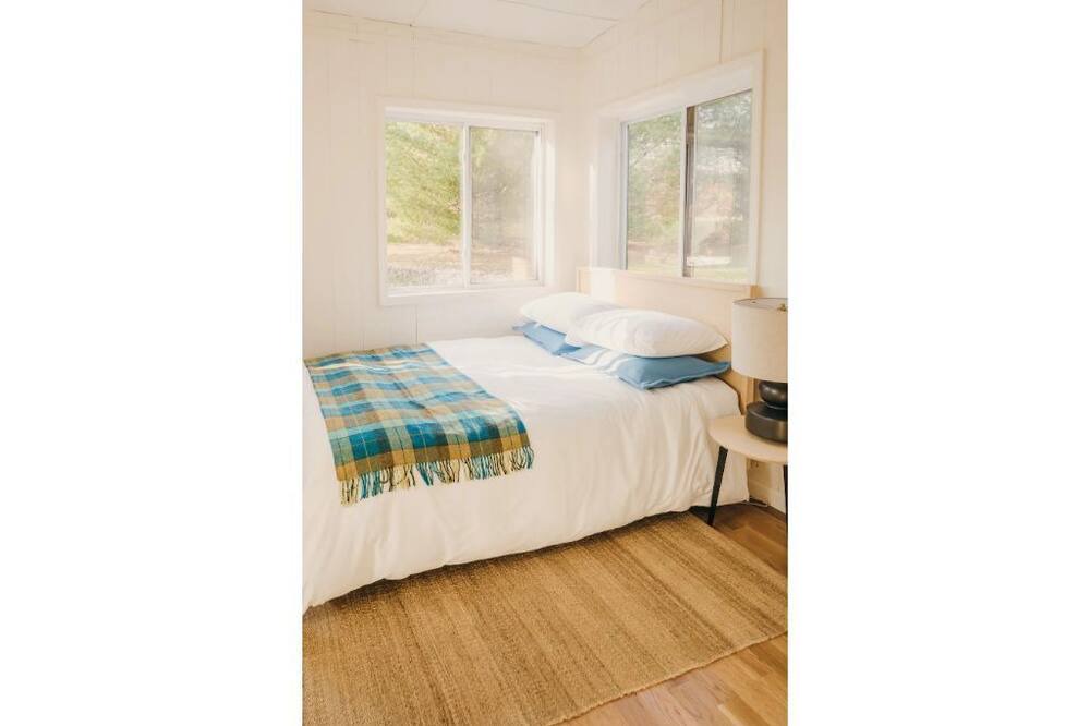 Photo of Bedroom in Parksville