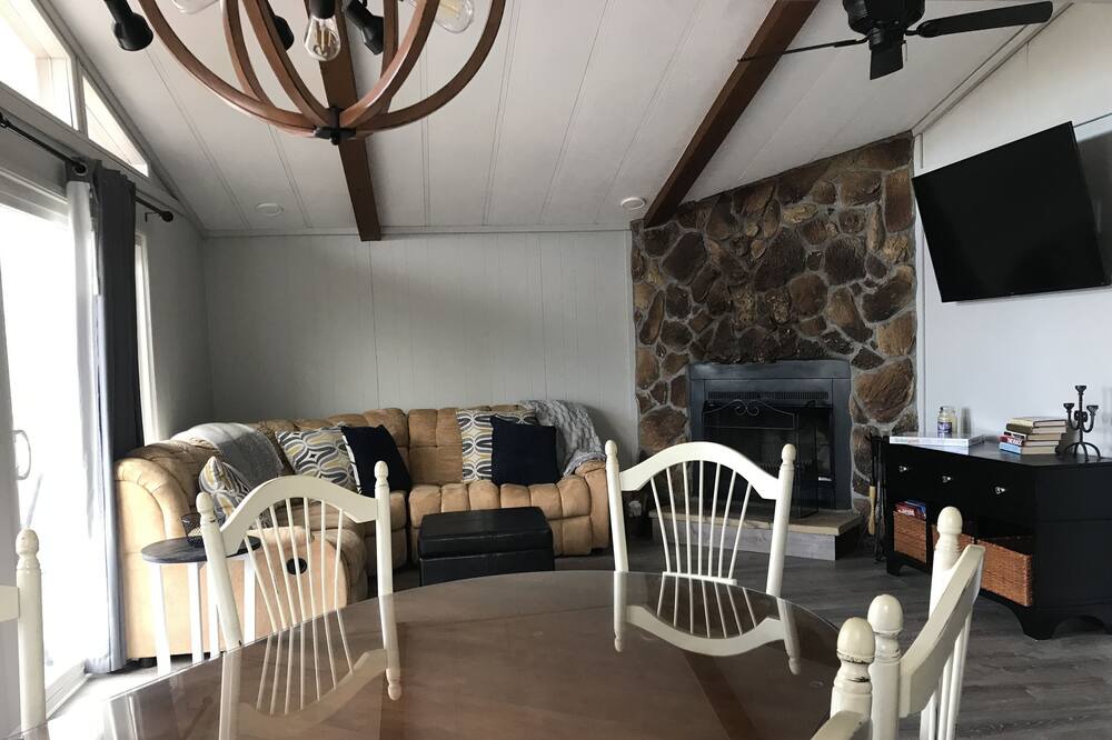 Photo of Livingroom in Lackawaxen