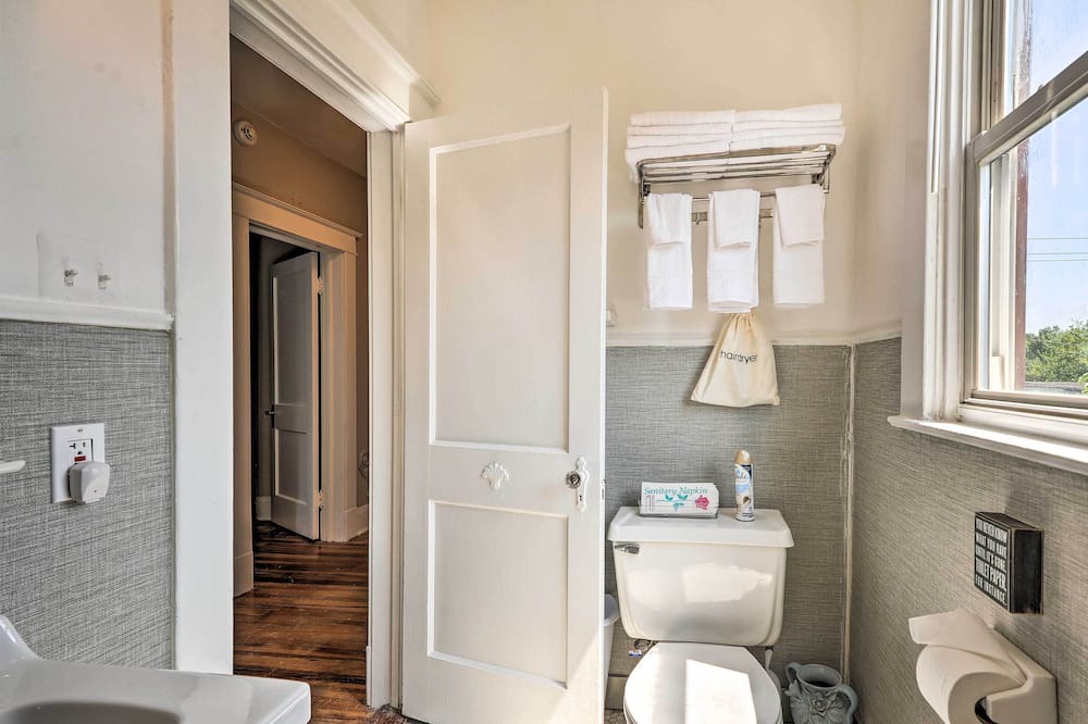 Photo of Bathroom in Rossville