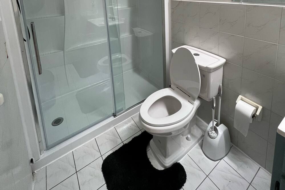 Photo of Bathroom in Weequahic