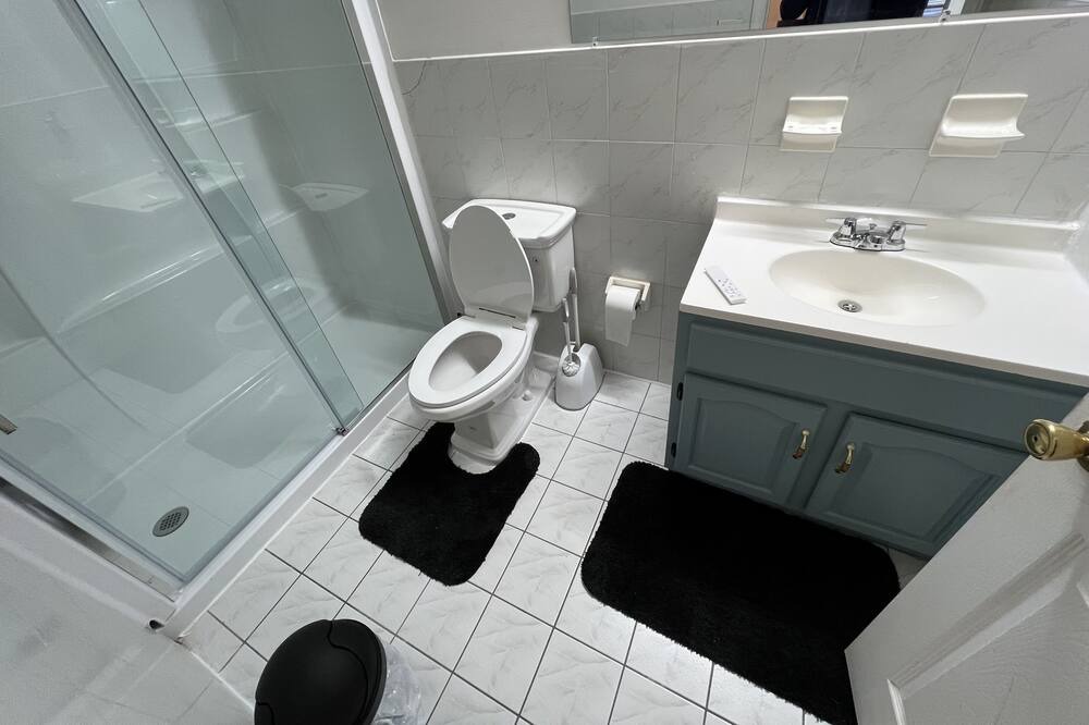 Photo of Bathroom in Weequahic