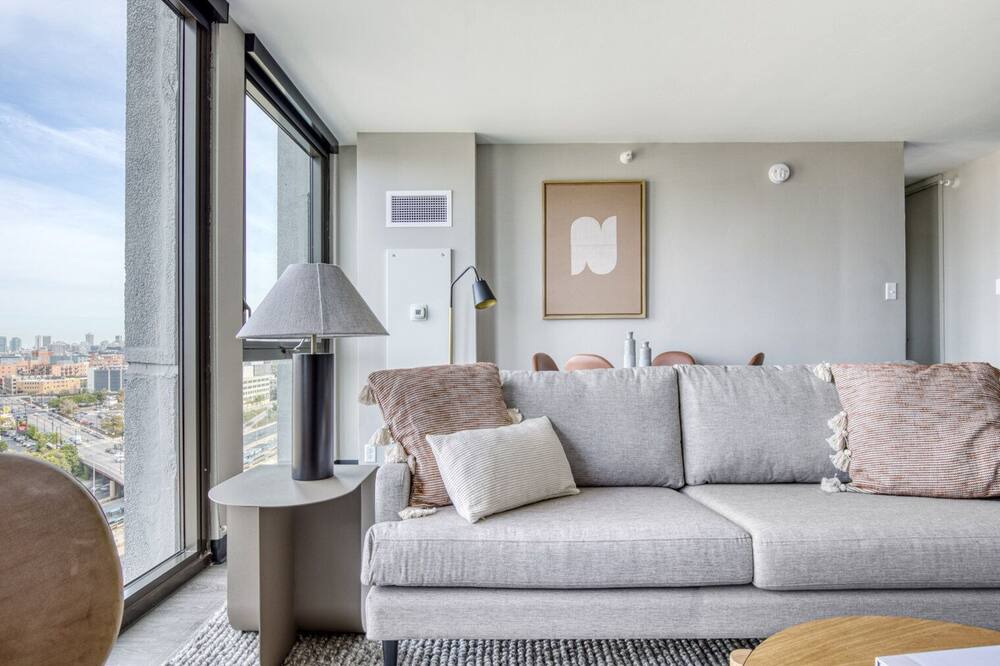 Photo of Livingroom in Illinois Medical District