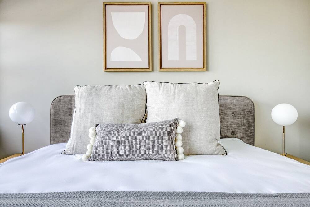 Photo of Bedroom in Illinois Medical District