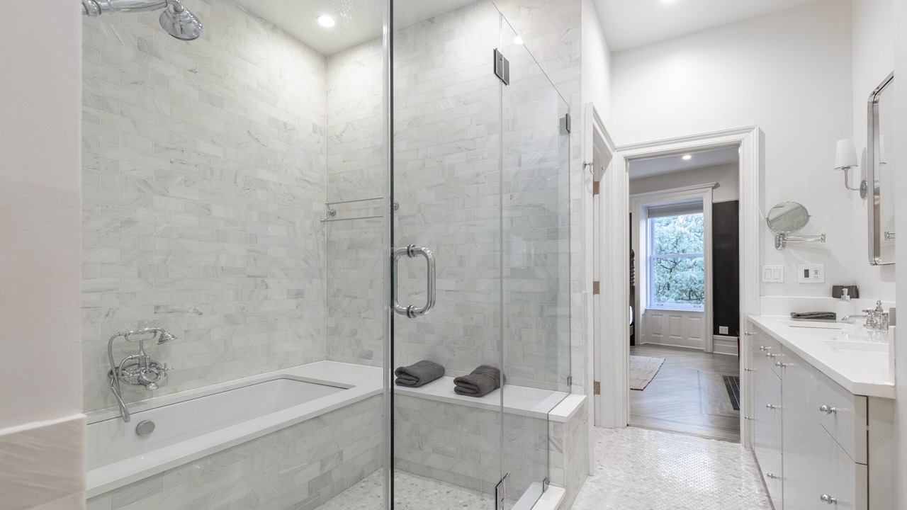 Photo of Bathroom in Fort Lee