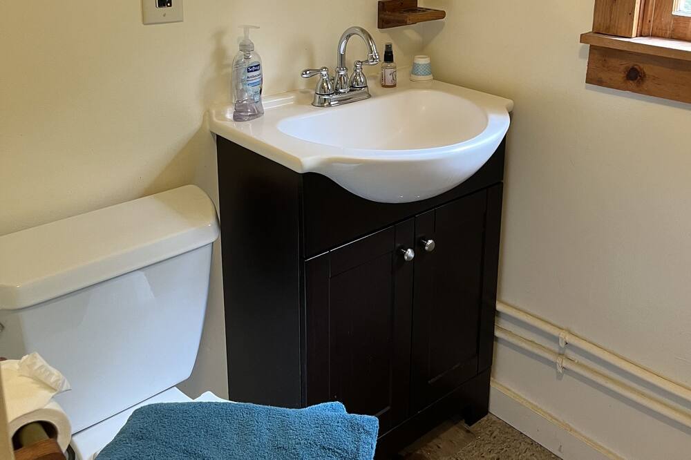 Photo of Bathroom in Morris Run