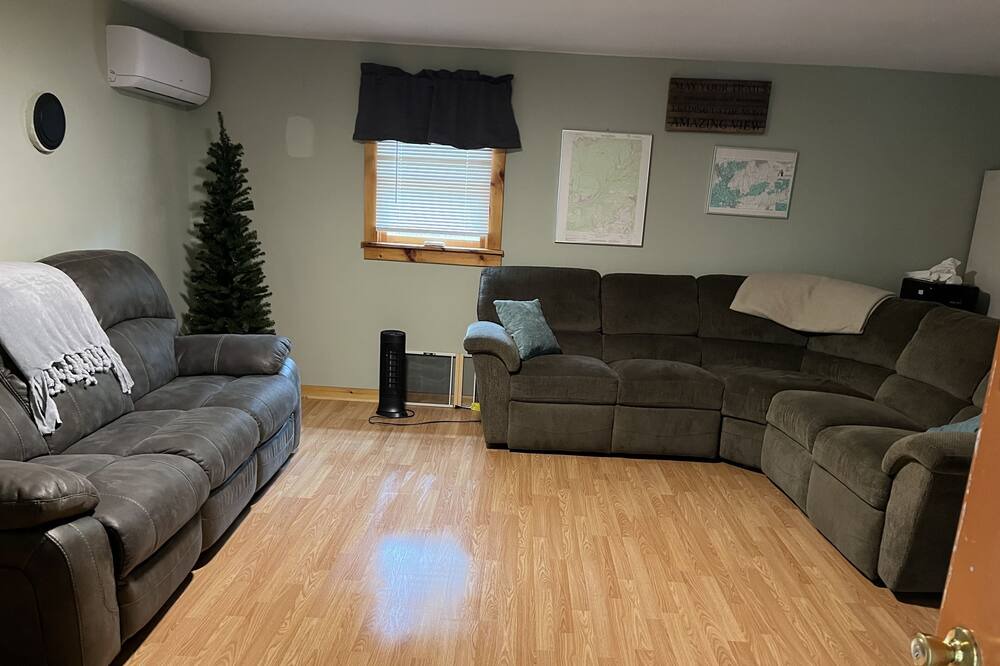 Photo of Livingroom in Morris Run