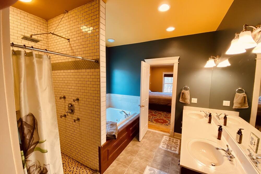 Photo of Bathroom in Cresco