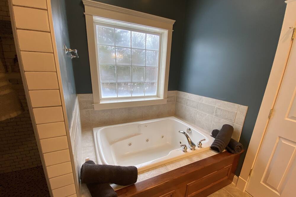 Photo of Bathroom in Cresco