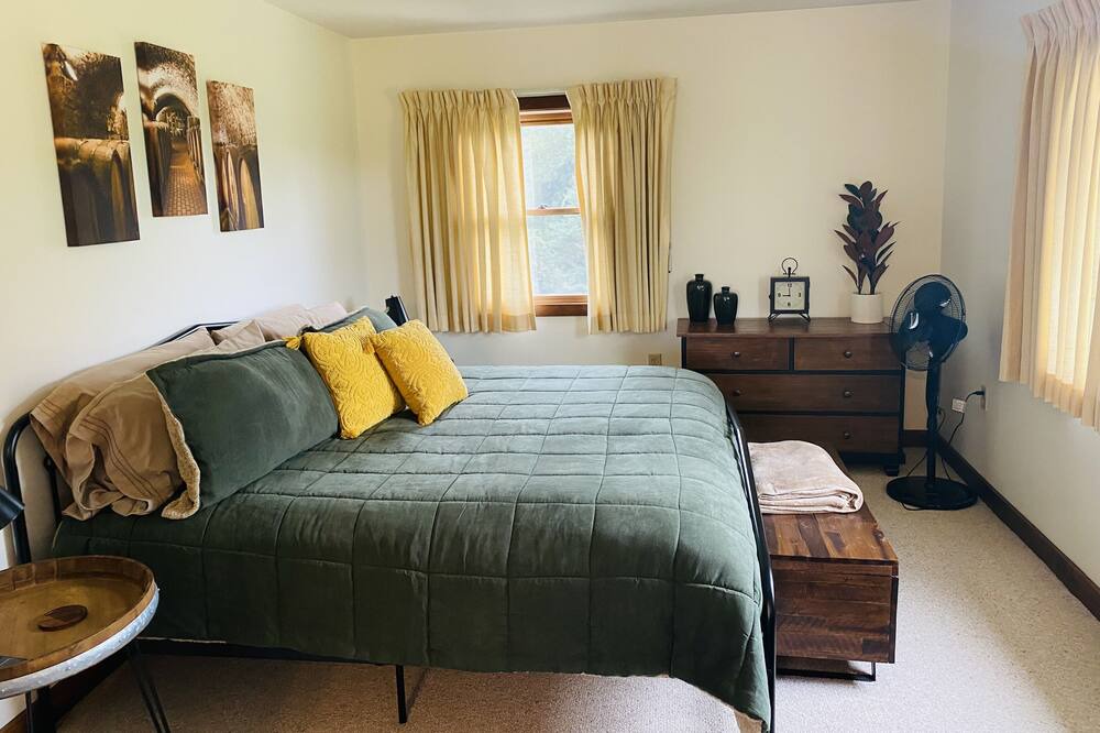 Photo of Bedroom in Logan