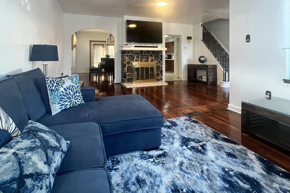 Photo of Livingroom in South Hills