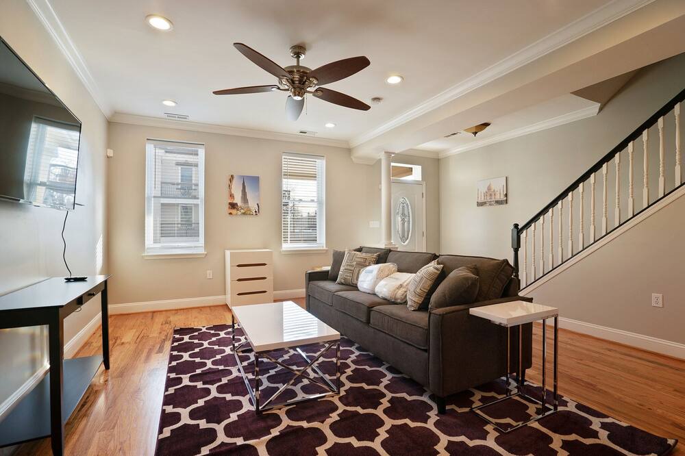 Photo of Livingroom in Petworth
