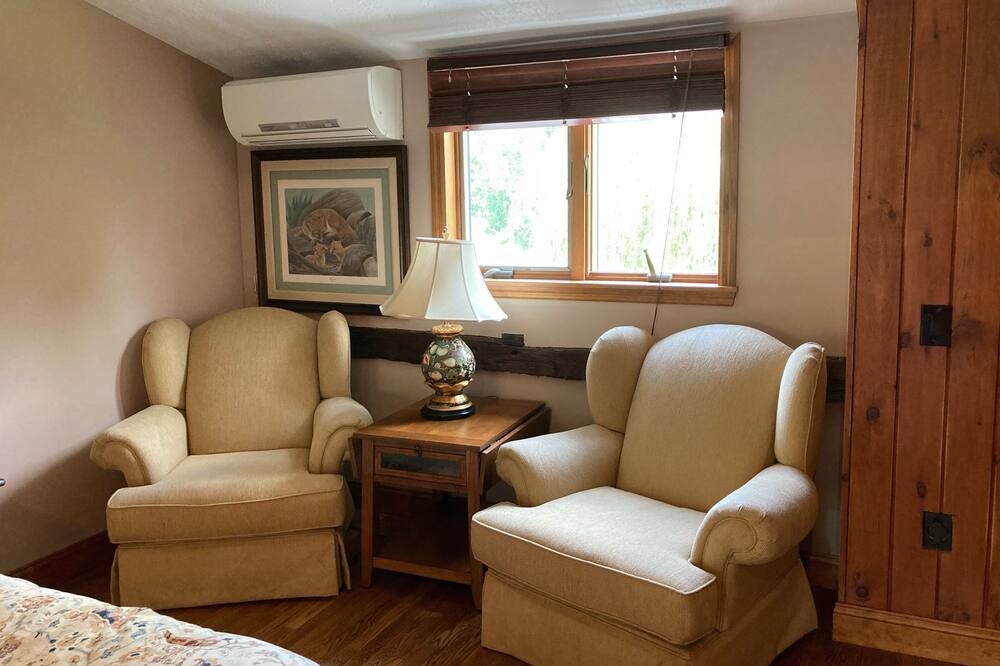 Photo of Livingroom in Town of Marlborough