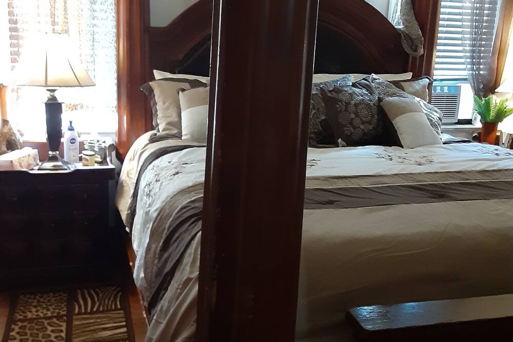 Photo of Bedroom in Olney-Oak Lane
