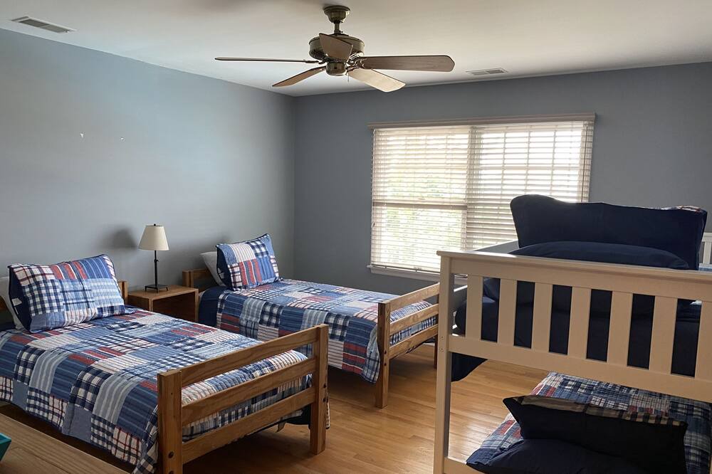 Photo of Bedroom in Mantoloking