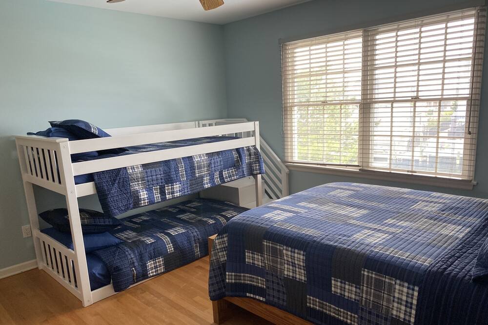 Photo of Bedroom in Mantoloking