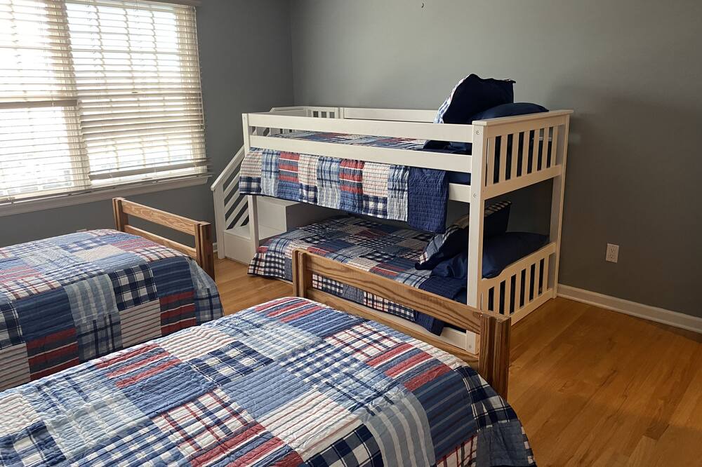 Photo of Bedroom in Mantoloking