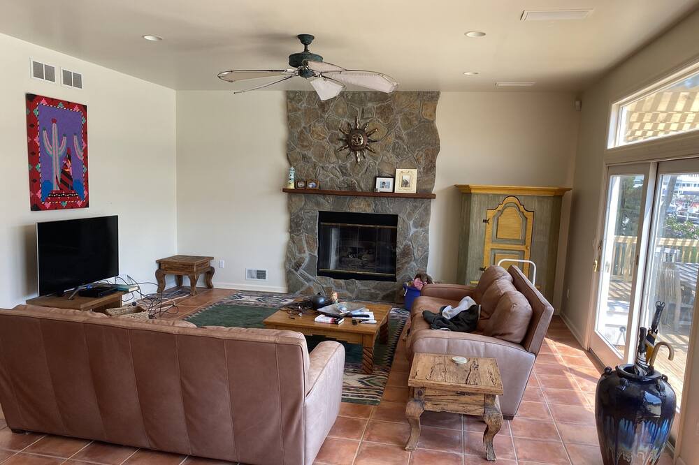 Photo of Livingroom in Mantoloking