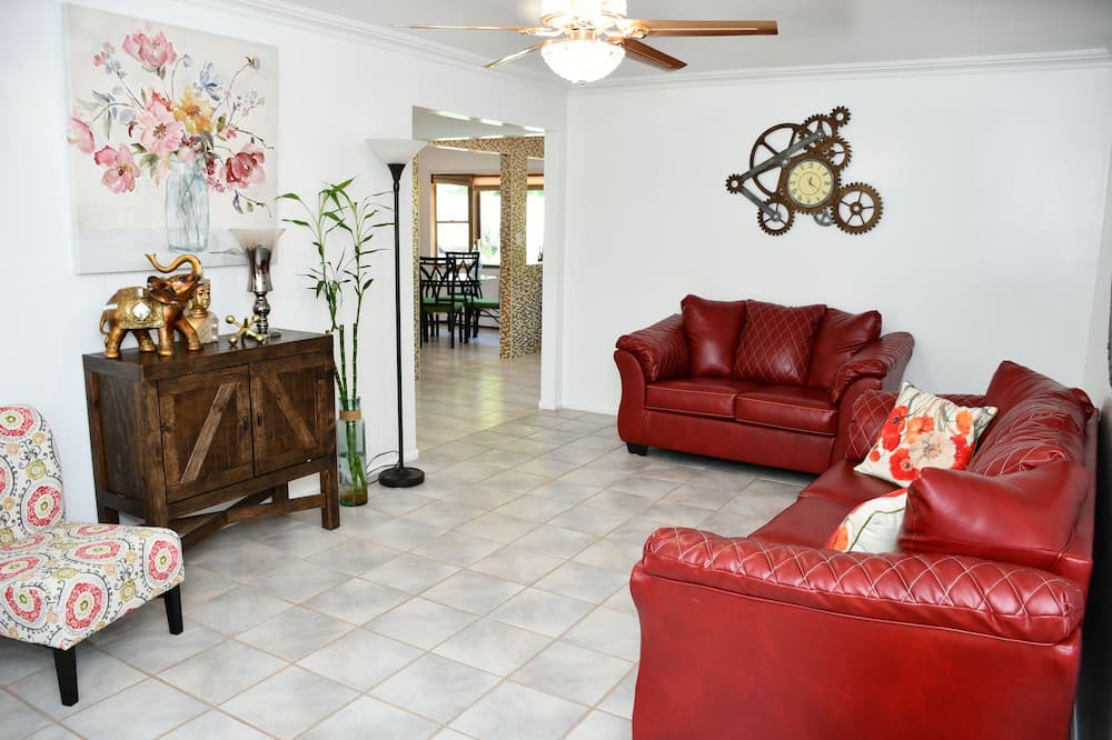 Photo of Livingroom in Valley Cottage