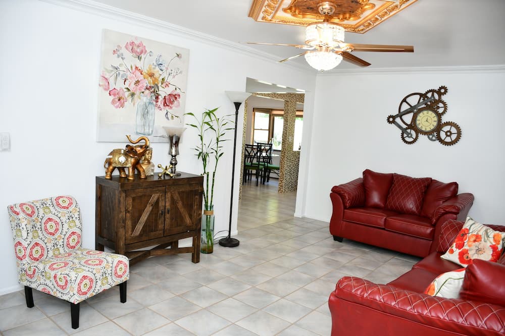 Photo of Livingroom in Valley Cottage