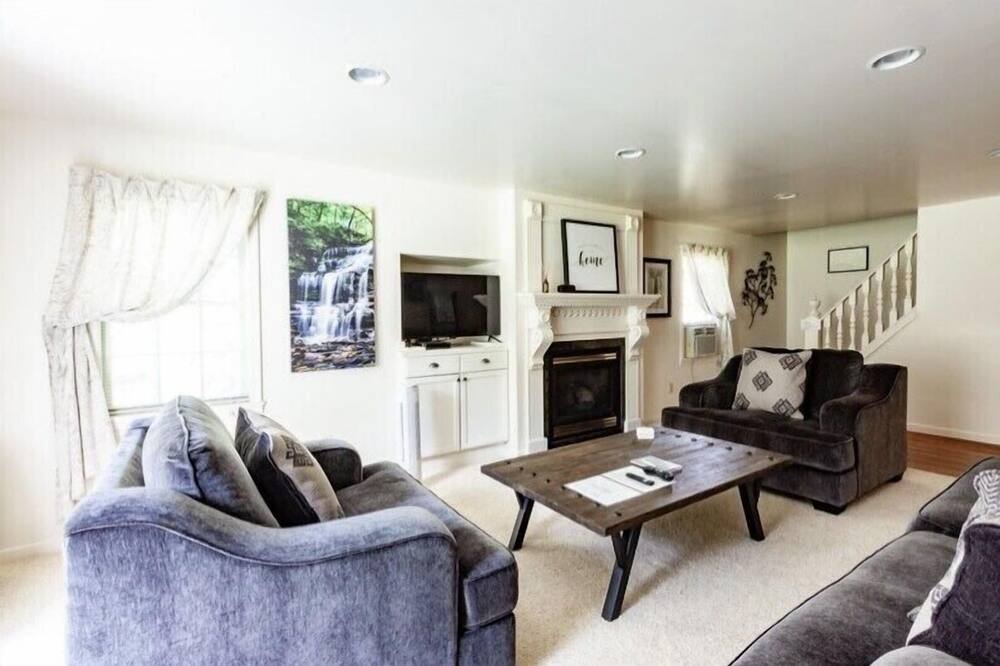 Photo of Bedroom in Benton