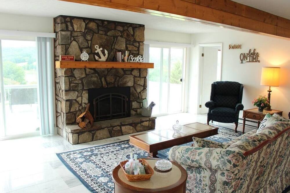 Photo of Livingroom in Alpine Lake