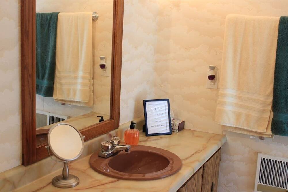 Photo of Bathroom in Alpine Lake