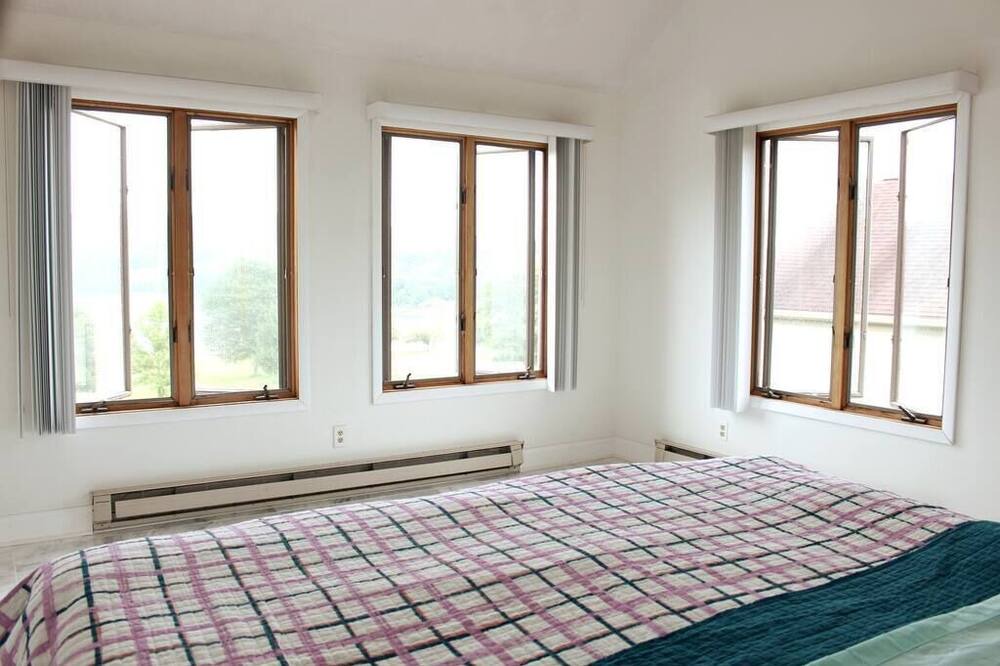 Photo of Bedroom in Alpine Lake