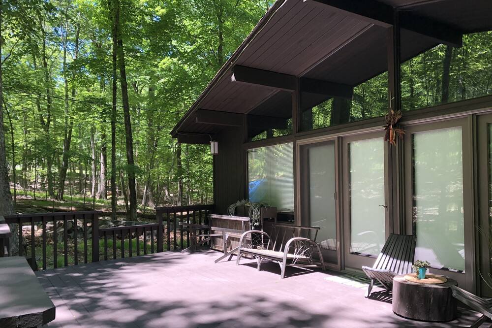 Photo of Patio Balcony in Pocono Mountain Lake