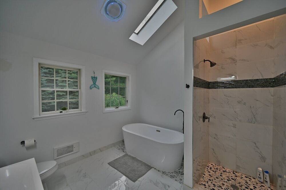 Photo of Bathroom in Henryville